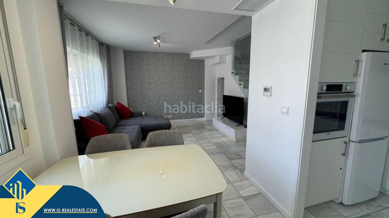 Foto 9f03ee74-f4f4-4bdf-a2ff-57d92e577bcf. Casa adossada amb calefacció aparcament piscina a Torrevieja