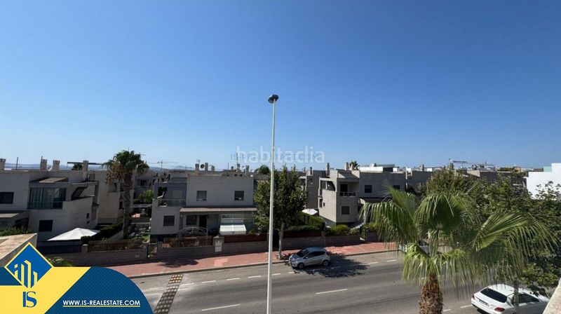 Foto b228e167-7923-4ed9-b1b5-b83ca8c8016a. Casa adossada amb calefacció aparcament piscina a Torrevieja