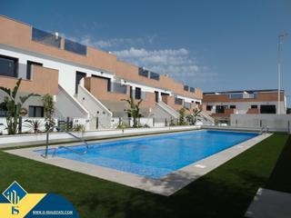 Maison à Pilar de la Horadada Ciudad. Casas en construcción con piscina comunitaria, en la provincia d