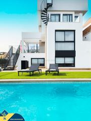 Xalet a Algorfa. Casas en construcción con piscina, en la provincia de alicante,