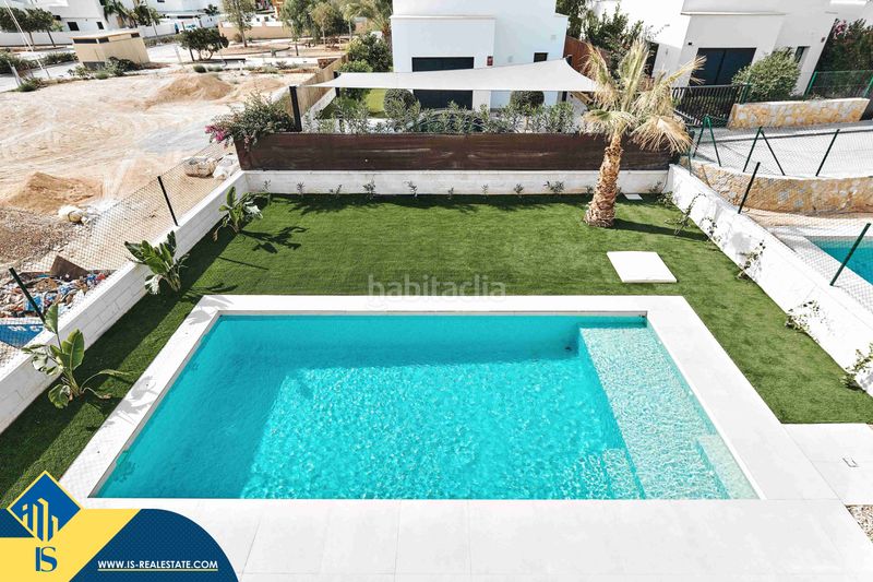 Foto c166acd6-9c95-4a98-8b75-88fd86083ca3. Chalet with heating parking pool in Montesinos (Los)