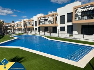 Dúplex a Los Almendros. Ático dúplex con piscina comunitaria, en la provincia de alicant