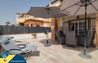 Chalet en Lomas de Campoamor - Las Ramblas. Villa con piscina comunitaria, en la provincia de alicante, en l