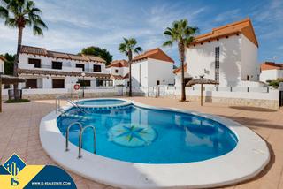 Chalet in Los Almendros. Villa con piscina privada, en la provincia de alicante, en la ci