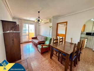 Apartament a Parque de las Naciones. Ático con piscina comunitaria, en la provincia de alicante, en l