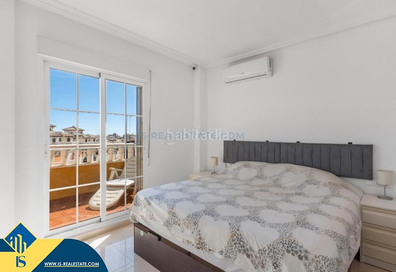 Foto 1f269966-1ba9-417d-a03a-15707572e431. Piso dúplex con terraza en la provincia de alicante, en la ciudad costa. 4 habitaciones | 103 m² | 2 kilómetros del mar en Orihuela