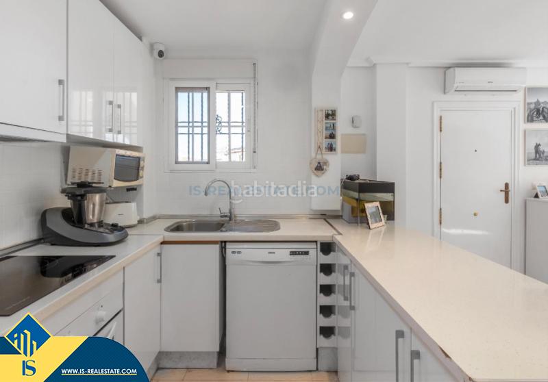 Foto 7634a045-3873-4cbf-8ca1-f4dda1f9cae5. Piso dúplex con terraza en la provincia de alicante, en la ciudad costa. 4 habitaciones | 103 m² | 2 kilómetros del mar en Orihuela