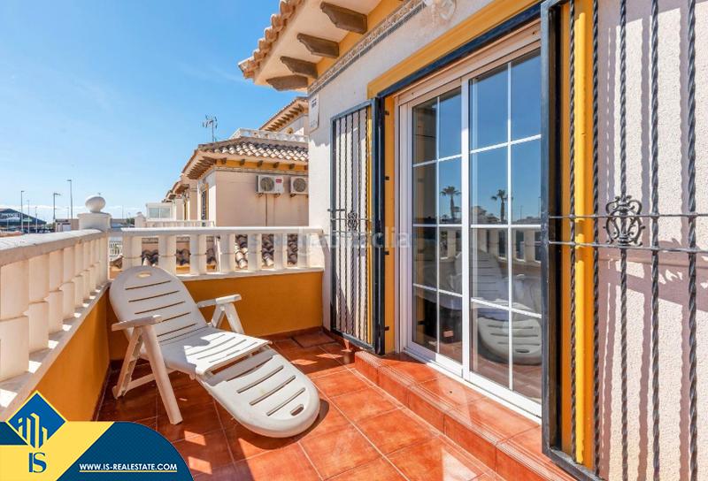 Foto baeb0816-58c0-4fa2-9cff-1e23066a6357. Piso dúplex con terraza en la provincia de alicante, en la ciudad costa. 4 habitaciones | 103 m² | 2 kilómetros del mar en Orihuela