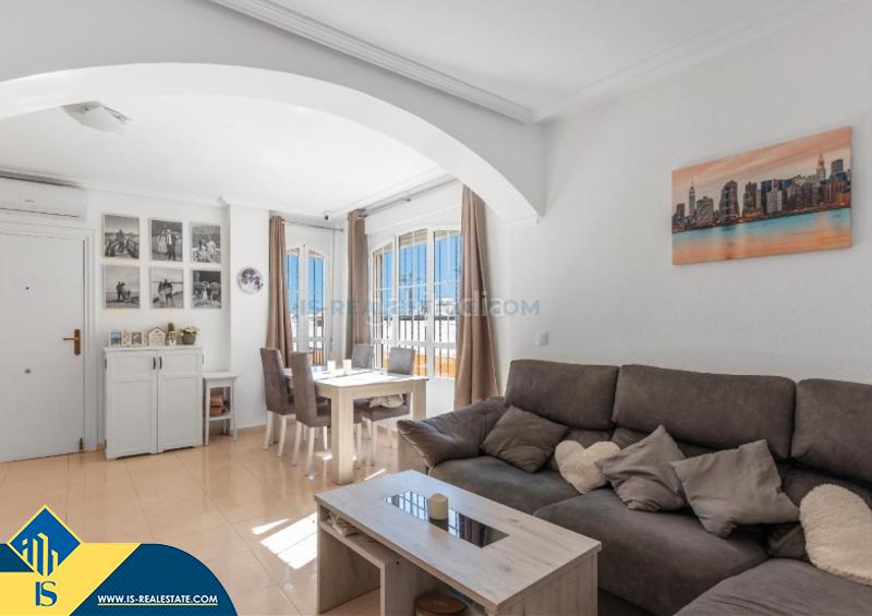 Foto c0d454f7-d8d4-4e11-bcaf-86cafd73611b. Piso dúplex con terraza en la provincia de alicante, en la ciudad costa. 4 habitaciones | 103 m² | 2 kilómetros del mar en Orihuela