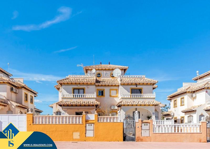 Foto e325ff2d-43b8-4c7d-bbd5-d8f36c8e425e. Piso dúplex con terraza en la provincia de alicante, en la ciudad costa. 4 habitaciones | 103 m² | 2 kilómetros del mar en Orihuela