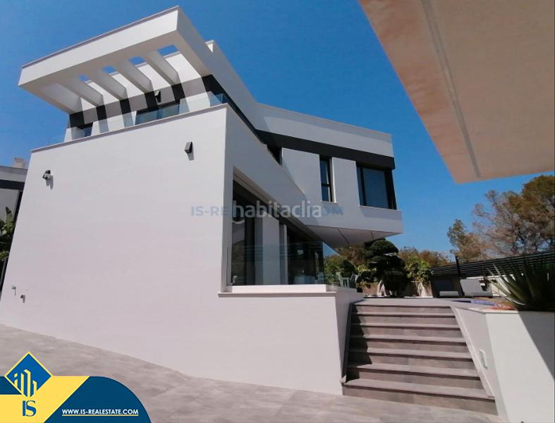 Foto 37abc8c0-ed84-420f-bd75-bcf0d750d241. Chalet avec parking piscine dans Foietes Benidorm