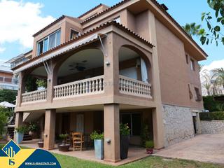 Chalet in Cabo de las Huertas. Villa con piscina privada, en la provincia de alicante, en la ci