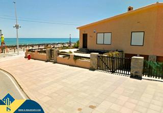 Casa en Los Europeos. Casa con terraza, en la provincia de alicante, en la ciudad de t