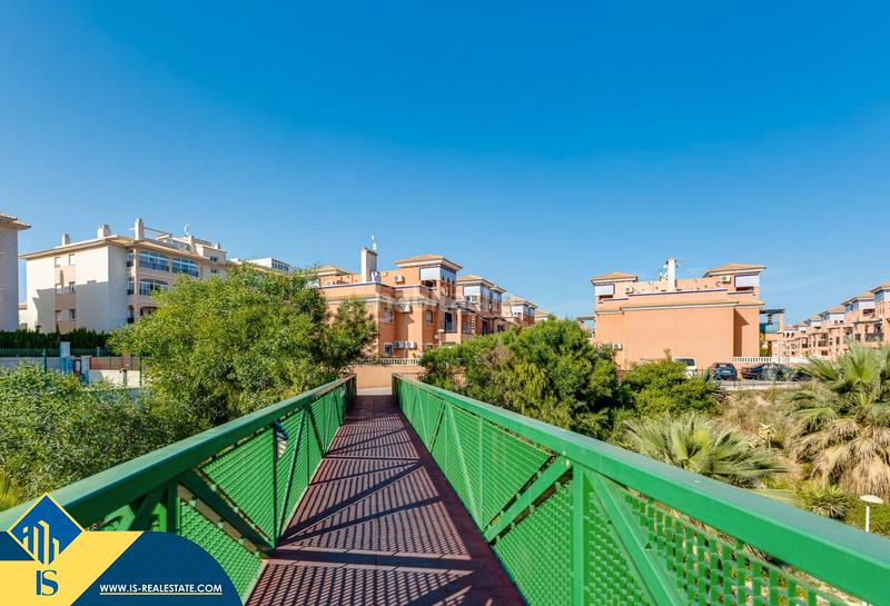 Foto a0fa3b81-fefa-49f9-acd0-165ccb88d588. Dúplex amb calefacció piscina a Playa Flamenca Orihuela