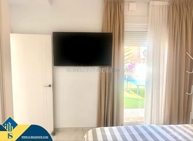 Foto 005fc9a9-13f1-4aa8-8cf9-08907ac4ef3c. Chalet avec parking piscine dans Zona los Frutales Torrevieja