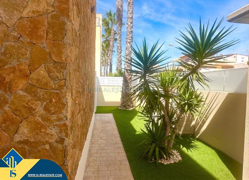 Foto 045bba5c-c53b-4d7c-b734-ef1d82918676. Chalet avec parking piscine dans Zona los Frutales Torrevieja