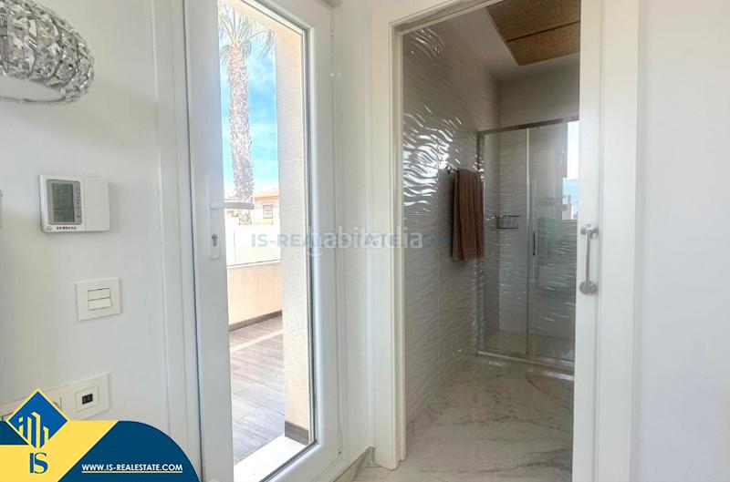 Foto 1f1a318e-6644-42a8-8e9c-7f151374bc92. Chalet avec parking piscine dans Zona los Frutales Torrevieja