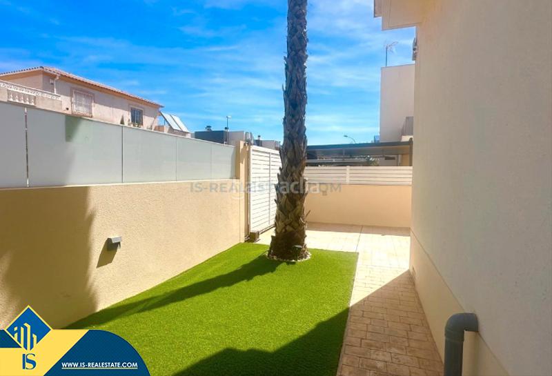 Foto 319507a5-1402-4ade-ac88-cc68163a6c3f. Chalet avec parking piscine dans Zona los Frutales Torrevieja