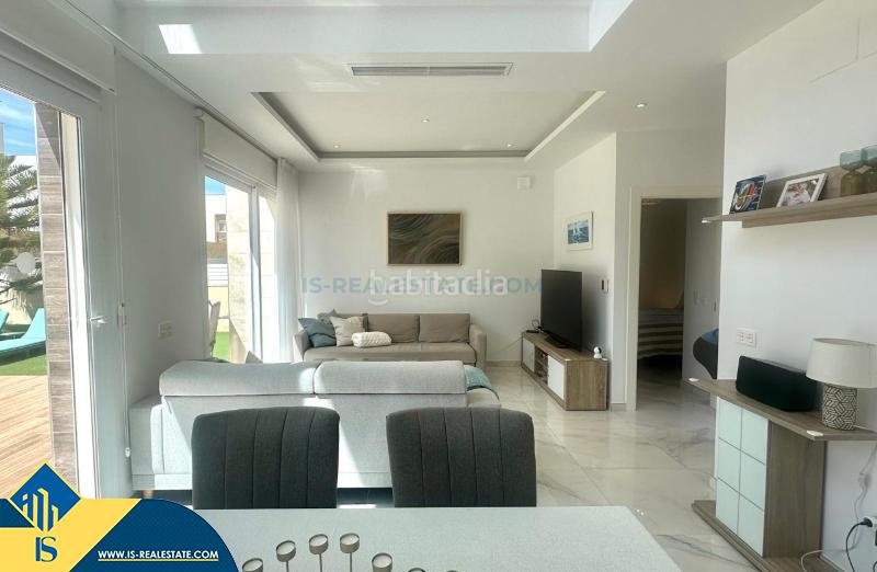 Foto 4a316dab-4ed5-4bfd-9a20-edddf1778f4b. Chalet avec parking piscine dans Zona los Frutales Torrevieja