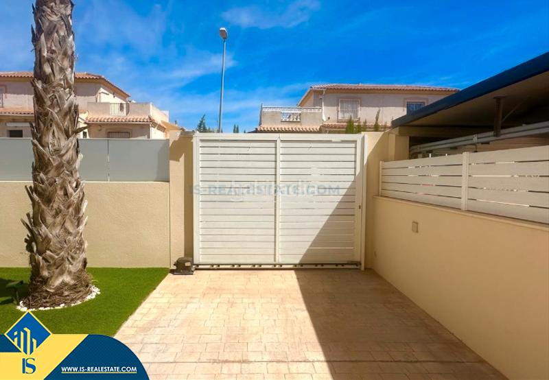 Foto 6ad16db4-ef58-416a-ab23-f18dd8115fc4. Chalet avec parking piscine dans Zona los Frutales Torrevieja