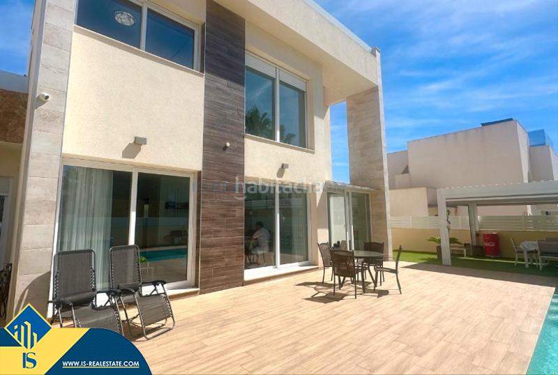 Foto 73f20a7c-4df0-4e68-a284-9b54c0f33eb9. Chalet avec parking piscine dans Zona los Frutales Torrevieja