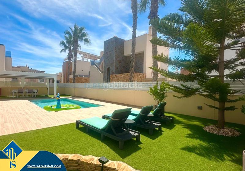 Foto 7faf88e4-ca3c-4b86-85ea-43dd095c4eb8. Chalet avec parking piscine dans Zona los Frutales Torrevieja
