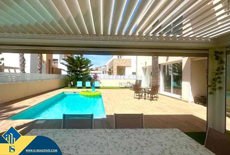 Foto a5798da3-7472-4c40-bbdb-433db6371438. Chalet avec parking piscine dans Zona los Frutales Torrevieja