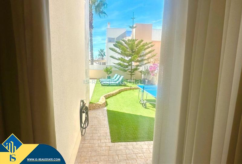 Foto a903efe2-f801-4fd9-9f58-6493fc8a05ef. Chalet avec parking piscine dans Zona los Frutales Torrevieja