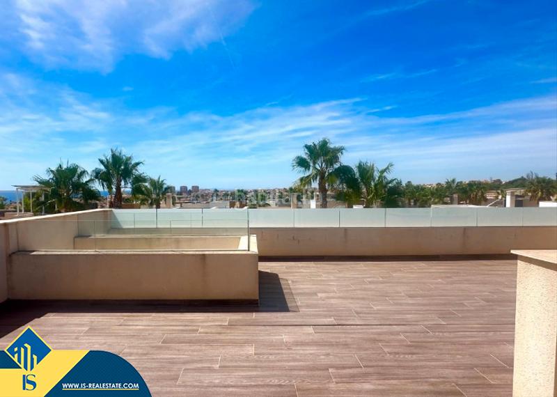 Foto b5a0f4e6-52f6-4d8d-a4d2-c1ca44b178af. Chalet avec parking piscine dans Zona los Frutales Torrevieja