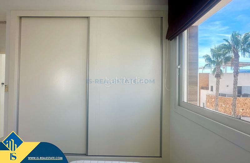 Foto f7d6bedb-f55b-4279-a1b0-054250f24885. Chalet avec parking piscine dans Zona los Frutales Torrevieja