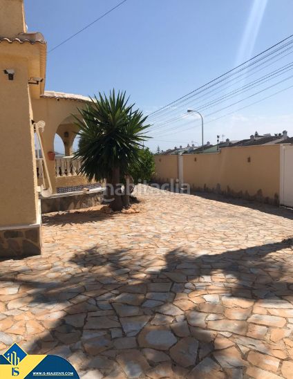Foto 67efe899-24d1-4b18-9b0e-3b97e4616f00. Chalet villa renovada con piscina privada, en la provincia de alicante, en la ciudad , en la zona de el chaparral. 3 habitac en Torrevieja