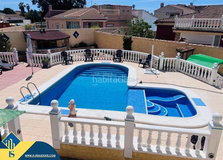 Foto 76df3314-0a63-485c-9df8-6e1abf60902f. Chalet villa renovada con piscina privada, en la provincia de alicante, en la ciudad , en la zona de el chaparral. 3 habitac en Torrevieja