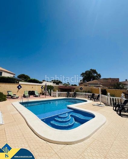 Foto 9ebf2773-5a3c-469e-85df-da9607cd30b0. Chalet villa renovada con piscina privada, en la provincia de alicante, en la ciudad , en la zona de el chaparral. 3 habitac en Torrevieja