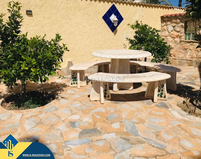 Foto c635c0f2-07b7-4941-8390-865ae0396a9e. Chalet villa renovada con piscina privada, en la provincia de alicante, en la ciudad , en la zona de el chaparral. 3 habitac en Torrevieja