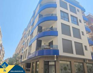 Appartement à Las Piscinas Naturales. Apartamento con piscina comunitaria, en la provincia de alicante