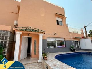Xalet a Aguas Nuevas. Villa con piscina privada, en la provincia de alicante, en la ci