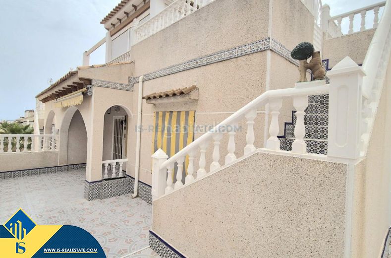 Foto 633b44e8-10cc-4137-8ef2-dc861df4ae46. Chalet with parking pool in Los Balcones-Los Altos Torrevieja