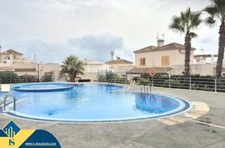 Chalet in Los Balcones-Los Altos. Casa con piscina comunitaria, en la provincia de alicante, en la