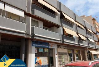 Appartement à Las Piscinas Naturales. Apartamento con terraza, en la provincia de alicante, en la ciud