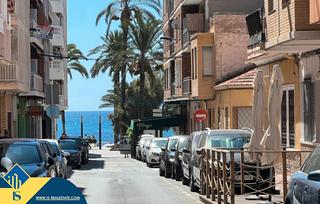 Appartement à Las Piscinas Naturales. Apartamento con terraza, en la provincia de alicante, en la ciud
