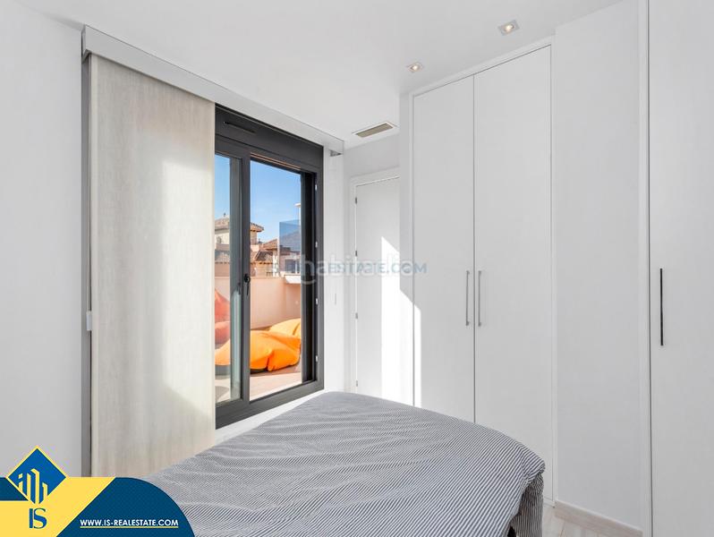 Foto 491aa922-8315-47f0-bdcb-a3a853f9f332. Chalet mit parking pool in Parque Acuático - Sector 25 Torrevieja