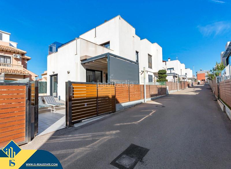 Foto 9f15b25a-c347-455b-bf61-6c3e0f669ae7. Chalet mit parking pool in Parque Acuático - Sector 25 Torrevieja