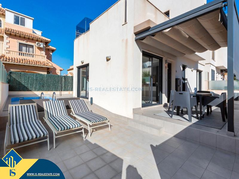 Foto cee12726-27d7-46b3-b24f-6025be267f67. Chalet mit parking pool in Parque Acuático - Sector 25 Torrevieja