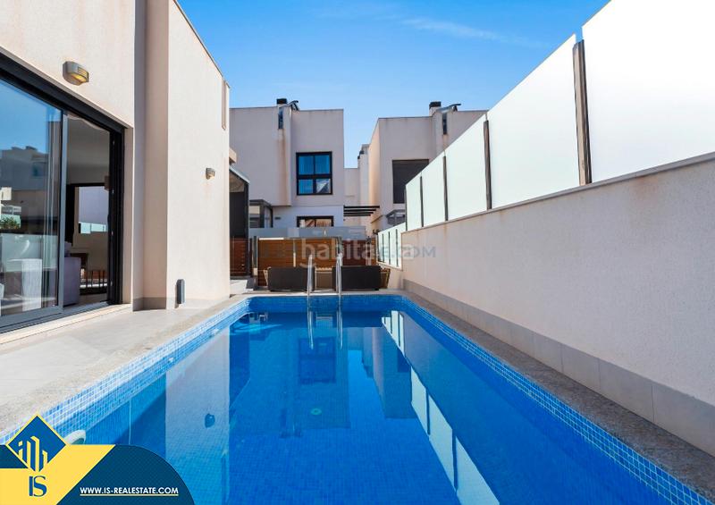 Foto fb418d0b-731d-4ca8-9bde-76aba29f88a2. Chalet mit parking pool in Parque Acuático - Sector 25 Torrevieja