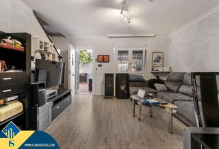 Reihenhaus in Aguas Nuevas. Casa reformada con piscina comunitaria, en la provincia de alica