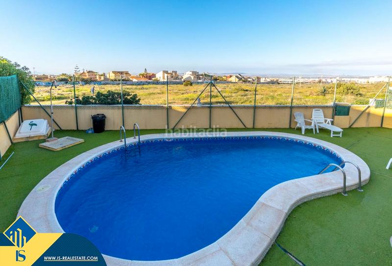 Foto 75de1c24-8e6a-40b3-a5ea-e45cc65ba271. Reihenhaus mit heizung pool in Aguas Nuevas Torrevieja