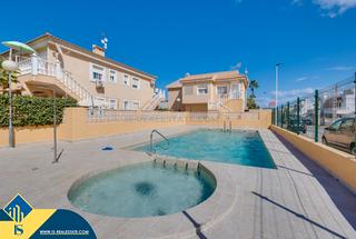 Casa en Zona los Frutales. Bungalow con piscina comunitaria, en la provincia de alicante, e