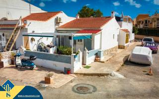 Casa a Zona Carrefour - Urbanizaciones. Bungalow renovado con terraza, en la provincia de alicante, en l