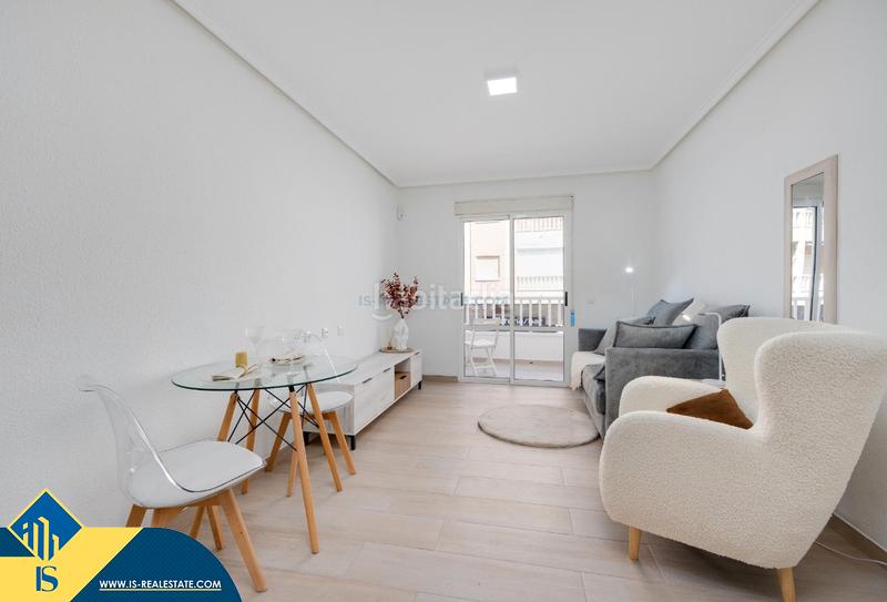 Foto 359d46f7-777b-4490-af53-0d464ae3c2a7. Apartamento  renovado con piscina comunitaria, en la provincia de alicante, en la ciudad . 1 habitación | 55 m² | 700 en Torrevieja