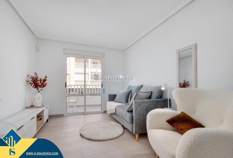 Foto 4b7892e0-b165-41ce-b69f-f9e670f9b98f. Apartamento  renovado con piscina comunitaria, en la provincia de alicante, en la ciudad . 1 habitación | 55 m² | 700 en Torrevieja